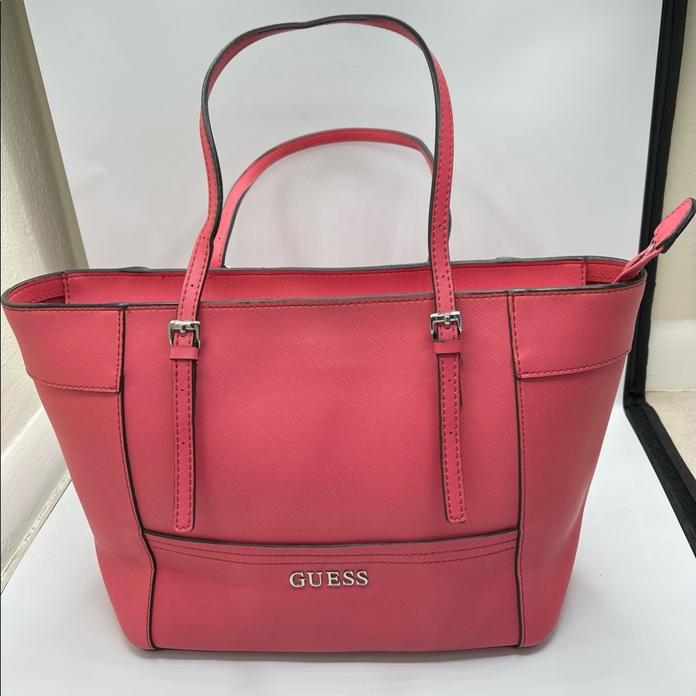 guess handbag pink shoulder bag used look at the photo
